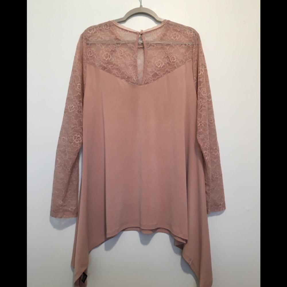 9.TORRID TAUPE CREPE AND LACE SHARKBITE TOP - Picture 8 of 16